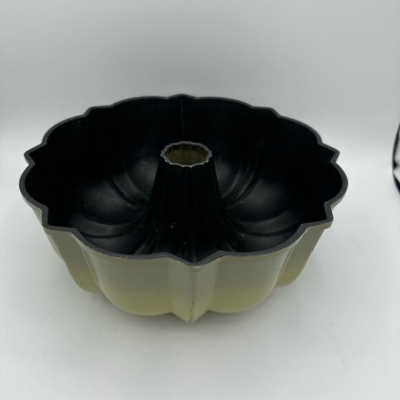 Vintage Nordic Ware Bundt Pan 12 Cup Heavy Cast Aluminum Box Recipes 10 x 4 - Picture 1 of 10